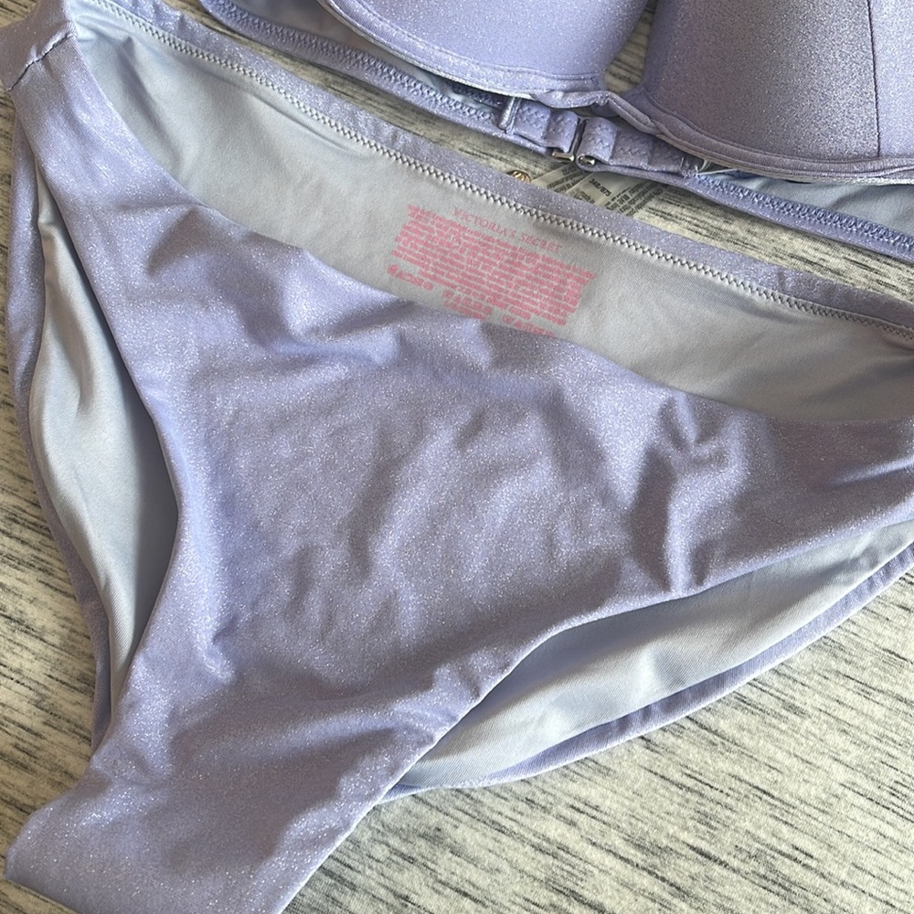 Bikini - Picture 3 of 4